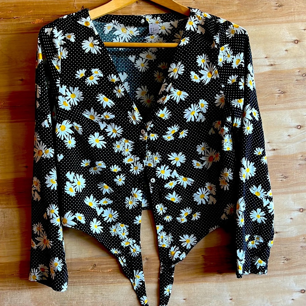 Daisy crop tie front top